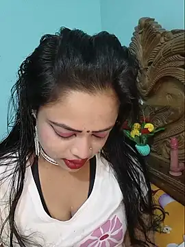 Snapshot of Beauty-3 chatting on May 27, 2026, 4:14 pm Beauty-3 online show from May 27, 2026, 4:14 pm