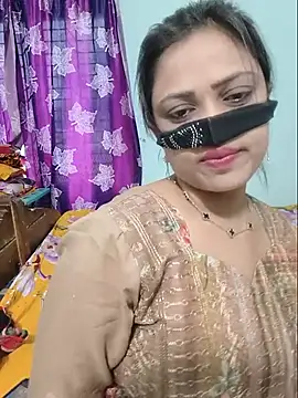 Snapshot of Beauty-3 chatting on May 18, 2026, 3:28 am Beauty-3 online show from May 18, 2026, 3:28 am