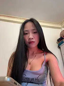 MIABCDZ online show from May 5, 2026, 5:54 am