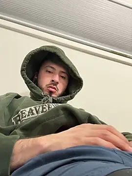 Snapshot of haytiene1 chatting on February 28, 2026, 1:00 pm haytiene1 online show from February 28, 2026, 1:00 pm