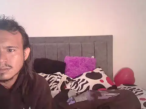 Snapshot of JadeYJacob chatting on March 18, 2026, 6:20 pm JadeYJacob online show from March 18, 2026, 6:20 pm