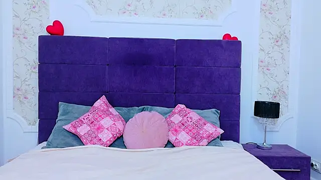 RaysaDrake online show from April 15, 2026, 3:56 am