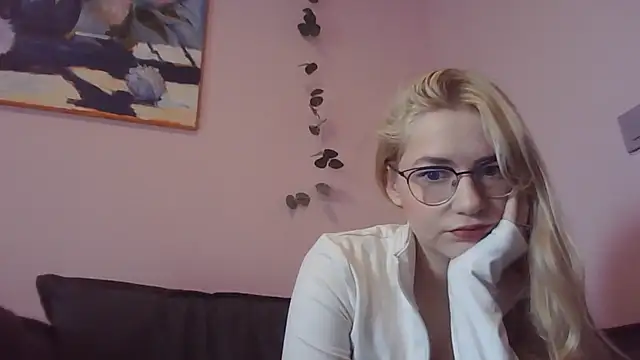 Kiss To Remember online show from March 18, 2026, 10:29 am