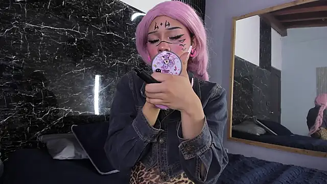 Roxy-Sweett online show from April 11, 2026, 4:20 am