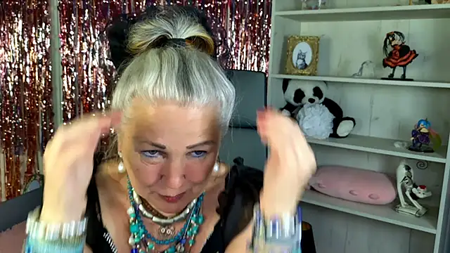 Snapshot of LilaMaharani chatting on June 11, 2026, 12:57 pm LilaMaharani online show from June 11, 2026, 12:57 pm