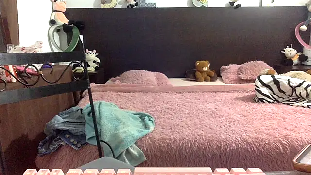 mommy-Milf online show from April 12, 2026, 2:04 am