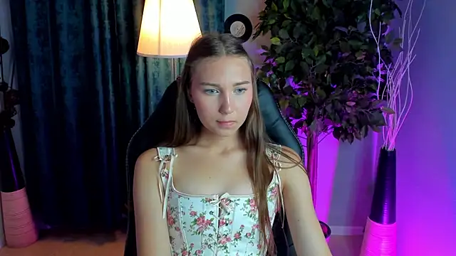 OliviaLang online show from May 11, 2026, 2:45 pm
