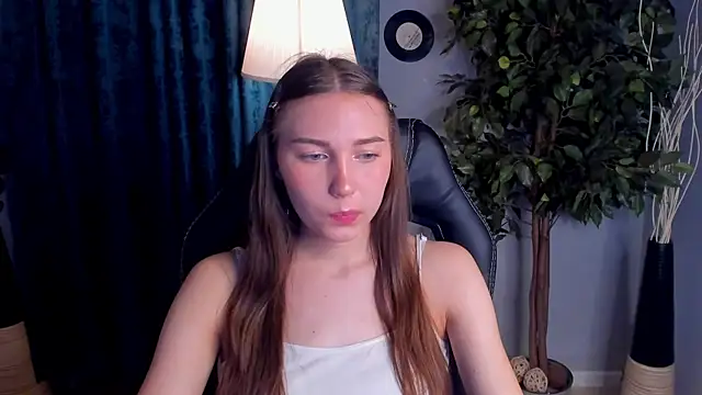 OliviaLang online show from April 3, 2026, 11:27 am