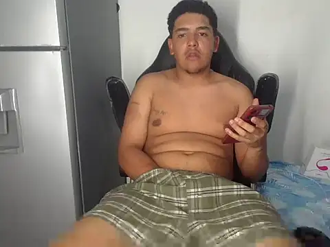 Snapshot of simonxxxlbear chatting on February 28, 2026, 10:42 pm simonxxxlbear online show from February 28, 2026, 10:42 pm