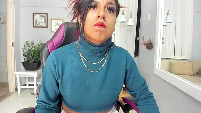Nahomy Collins  online show from May 12, 2026, 7:53 pm
