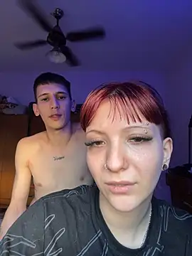 Snapshot of Foxxyice chatting on March 4, 2026, 8:49 pm Foxxyice online show from March 4, 2026, 8:49 pm