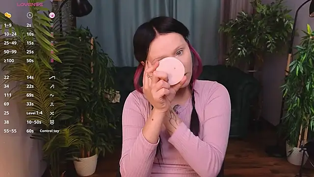 kittenlolla online show from March 26, 2026, 1:09 pm