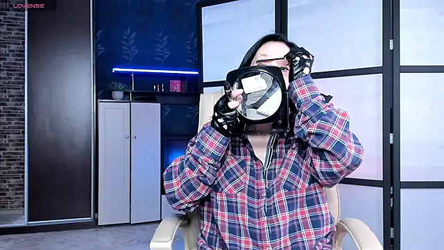 Lucky Milf online show from April 5, 2026, 2:02 pm