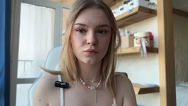 cyberl0ve  online show from April 21, 2026, 11:06 am