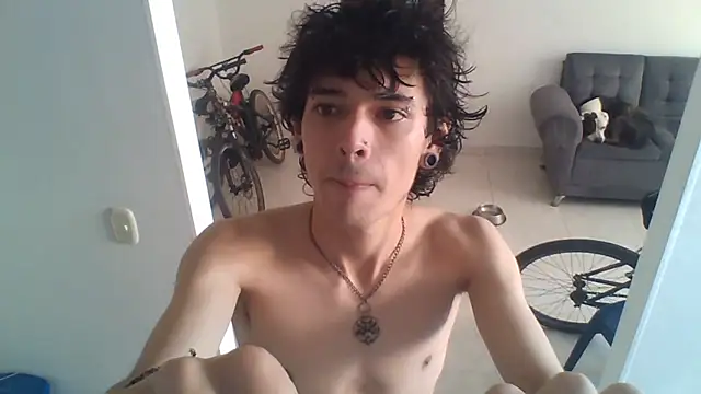 Snapshot of Moonandzukko chatting on August 5, 2026, 8:25 pm Moonandzukko online show from August 5, 2026, 8:25 pm