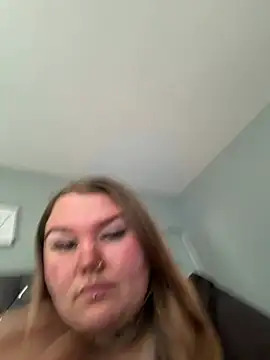 BeeMay22 online show from May 8, 2026, 12:09 pm