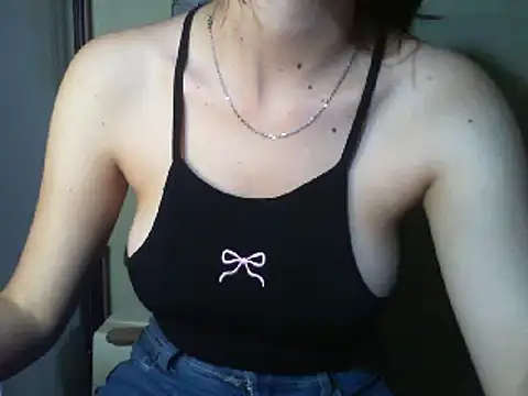 lolit cat online show from April 3, 2026, 10:16 pm