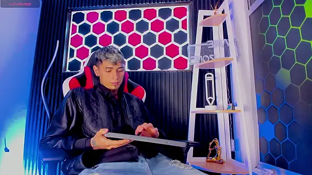 Max Hader  online show from March 15, 2026, 3:35 am