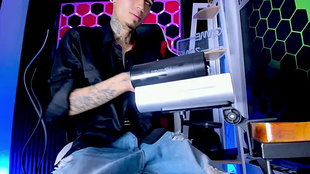 Max Hader  online show from March 21, 2026, 3:41 am