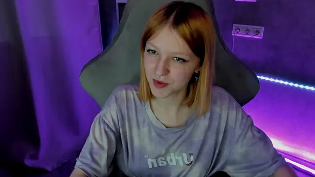 Snapshot of Emma_Dusk chatting on July 9, 2026, 1:06 am Emma Dusk online show from July 9, 2026, 1:06 am