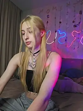 Emma Willson online show from June 7, 2026, 7:52 pm