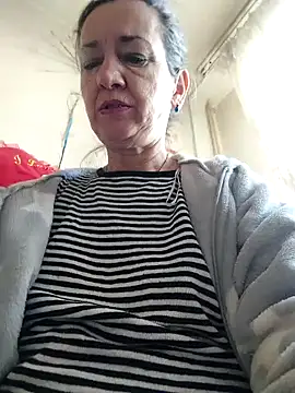 anayss17 online show from April 8, 2026, 5:42 am