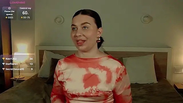 HermioneMoon online show from April 19, 2026, 6:10 pm