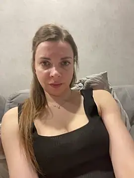 Luna2547 online show from May 6, 2026, 6:23 pm