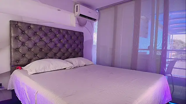 Snapshot of LauriLenix chatting on March 25, 2026, 3:55 pm LauriLenix online show from March 25, 2026, 3:55 pm