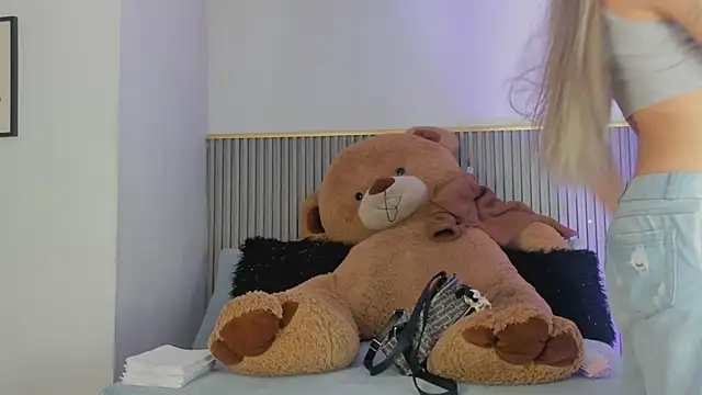 ashvalentine  online show from July 13, 2026, 7:35 pm