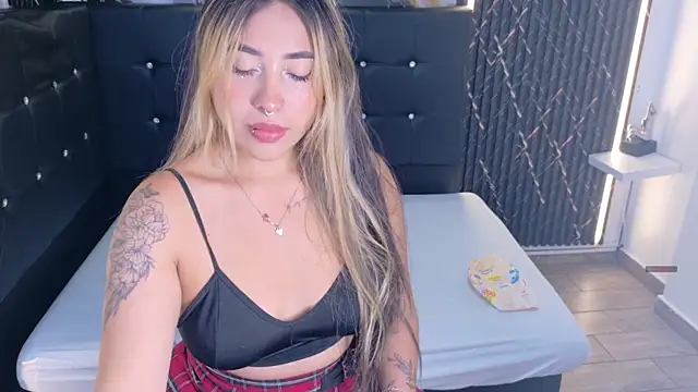 Snapshot of ManuelaVeeleez chatting on May 23, 2026, 4:44 am ManuelaVeeleez online show from May 23, 2026, 4:44 am