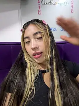 ManuelaVeeleez online show from March 31, 2026, 5:31 am