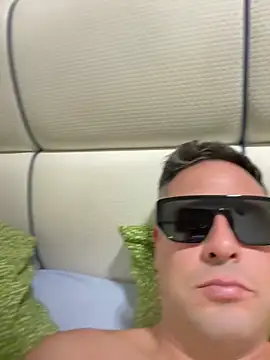 Snapshot of potroniko chatting on March 3, 2026, 12:06 am potroniko online show from March 3, 2026, 12:06 am