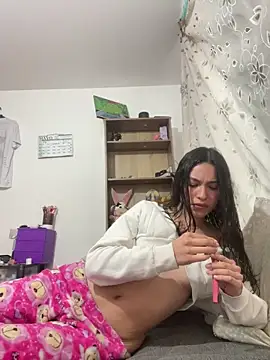 SweetCherry   online show from May 20, 2026, 9:23 pm