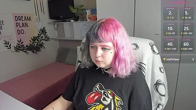 Snapshot of CherryBounce chatting on March 13, 2026, 9:20 pm CherryBounce online show from March 13, 2026, 9:20 pm