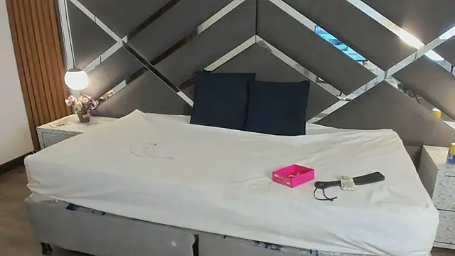 Snapshot of Agata_thompson chatting on March 3, 2026, 9:44 pm Agata thompson online show from March 3, 2026, 9:44 pm