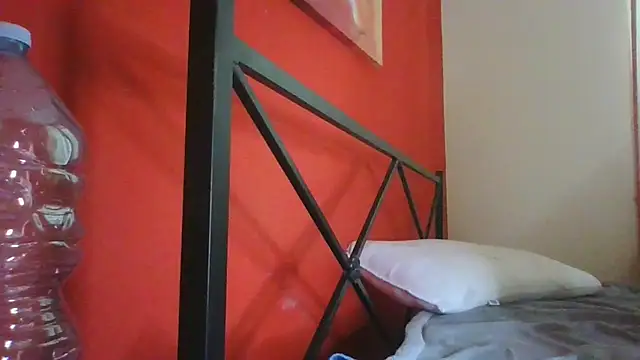 Emilyvuxa online show from May 17, 2026, 3:56 pm