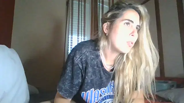 Emilyvuxa online show from May 9, 2026, 5:38 pm