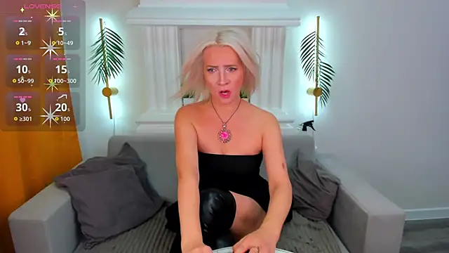 Snapshot of Ledi_Luna chatting on March 3, 2026, 10:22 am Ledi Luna online show from March 3, 2026, 10:22 am