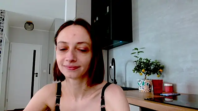 misssweet online show from June 1, 2026, 9:42 am