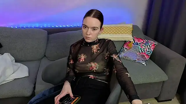 SunyLily online show from May 16, 2026, 10:36 am