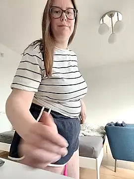 CelineThompson online show from May 6, 2026, 3:05 pm