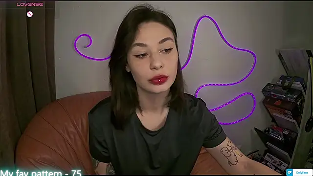 CamomileLil online show from March 26, 2026, 8:56 am