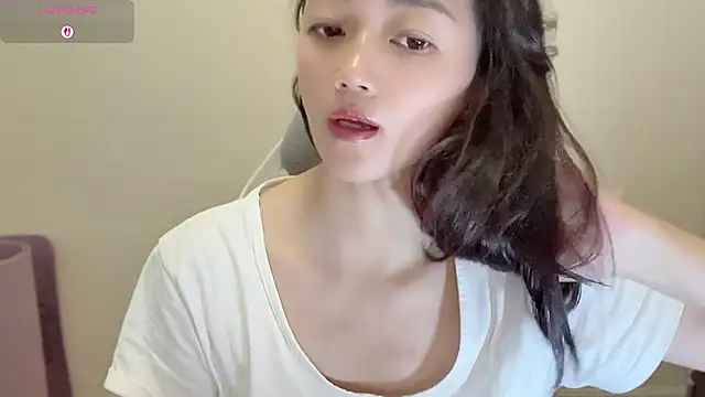 jinxiyao01 online show from June 19, 2026, 2:17 am