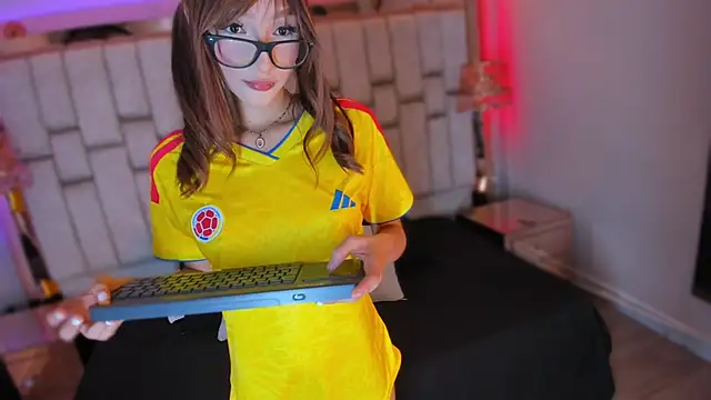 FoxxxyPink online show from April 4, 2026, 8:15 pm