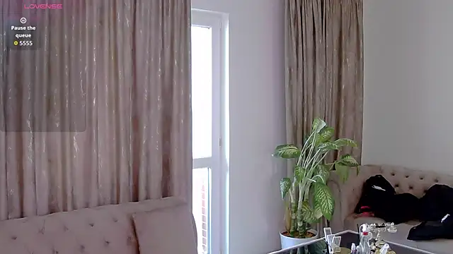 NataliePierce online show from April 5, 2026, 12:12 pm