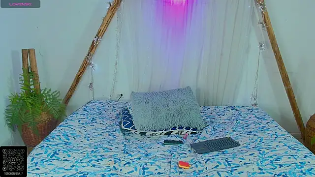 marianafoxx  online show from April 3, 2026, 10:05 pm