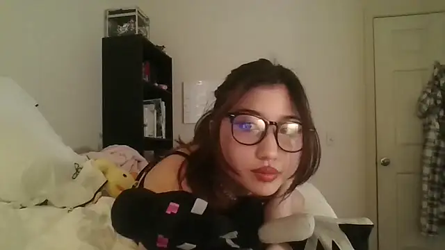 Silverbabyyy2007 online show from March 28, 2026, 4:24 am