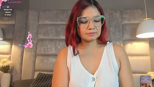 PaulaVegaa online show from June 22, 2026, 6:32 am