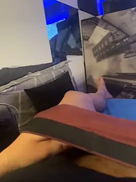 MatthewEmme2121 online show from April 8, 2026, 10:44 pm